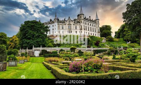 Dunrobin Castello visto dal giardino, Golspie, Sutherland, Highlands, Scozia, Regno Unito Foto Stock