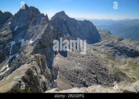 Vista dalla Torre de los Horcados Rojos, Torre de los Horcados Rojos, Picos de Europa, Parco Nazionale Picos de Europa, Montagne Cantabre, Can Foto Stock