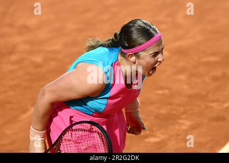 Roma, Italia. 19th maggio, 2023. Jelena Ostapenko di Lettonia durante la sua partita contro Elena Rybakina di Kazakhstan al torneo internazionale di tennis BNL d'Italia al Foro Italico di Roma il 19th maggio 2023. Credit: Insidefoto di andrea staccioli/Alamy Live News Foto Stock