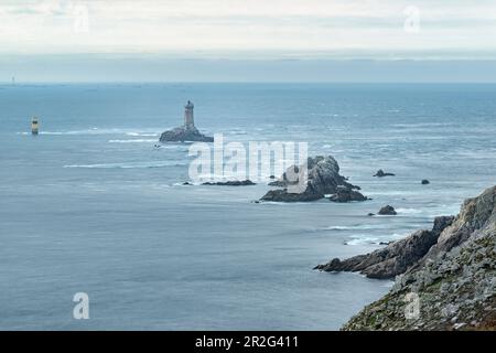 Fari e fari sulla Pointe du Raz alla Chaussée de Sein, Grand Site National, Finistere, Iroise, Cap Sizun, Plogoff, Pointe du Raz, Britt Foto Stock