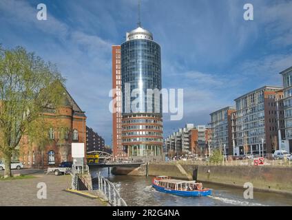 La casa di Colombo sulla flotta di KehrwiederFleet al confine con Speicherstadt di Amburgo. Sandtorkai, Amburgo, Germania Foto Stock