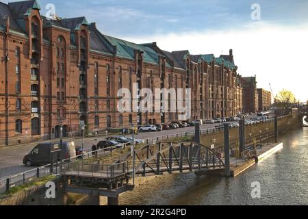 Magazzini tradizionali sul Brook a Speicherstadt di Amburgo. Speicherstadt di Amburgo è un sito patrimonio dell'umanità dell'UNESCO. Brook, Amburgo, Germania Foto Stock