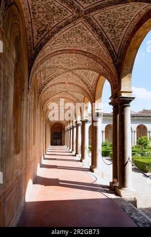 Vista della galleria dipinta intorno al giardino pensile nel Palazzo Ducale di Mantova, Mantova, Lombardia, Italia, Europa Foto Stock