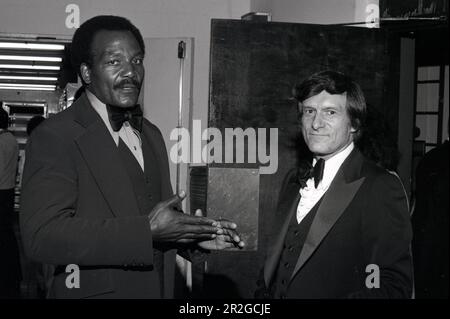 **FOTO DEL FILE** Jim Brown è passato via. Jim Brown e Hugh Hefner ai NAACP Image Awards 1978 del 9 giugno 1978. Credit: Ralph Dominguez/MediaPunch Foto Stock