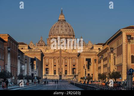 Vista di St. Basilica di Pietro, Roma, Lazio, Italia, Europa Foto Stock