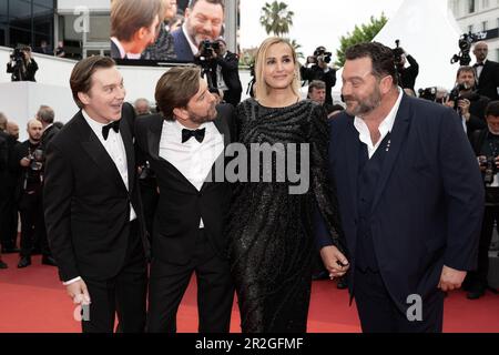 Cannes, Francia. 19th maggio, 2023. I membri della Giuria Denis Ménochet, Julia Ducournau, presidente della Giuria Ruben Östlund, e Paul Dano partecipano al tappeto rosso della zona di interesse al 76th° festival annuale di Cannes al Palais des Festivals il 18 maggio 2023 a Cannes. Photo by David Niviere/ABACAPRESS.COM Credit: Abaca Press/Alamy Live News Foto Stock