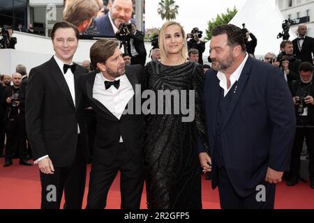 Cannes, Francia. 19th maggio, 2023. I membri della Giuria Denis Ménochet, Julia Ducournau, presidente della Giuria Ruben Östlund, e Paul Dano partecipano al tappeto rosso della zona di interesse al 76th° festival annuale di Cannes al Palais des Festivals il 18 maggio 2023 a Cannes. Photo by David Niviere/ABACAPRESS.COM Credit: Abaca Press/Alamy Live News Foto Stock