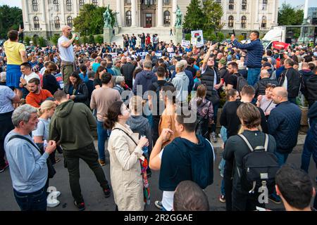 19 maggio 2023, Belgrado, Serbia, protesta dei popoli organizzata dall'opposizione politica che chiede dimissioni di alcuni ministri e pari approccio ai media Foto Stock