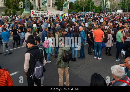 19 maggio 2023, Belgrado, Serbia, protesta dei popoli organizzata dall'opposizione politica che chiede dimissioni di alcuni ministri e pari approccio ai media Foto Stock