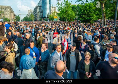 19 maggio 2023, Belgrado, Serbia, protesta dei popoli organizzata dall'opposizione politica che chiede dimissioni di alcuni ministri e pari approccio ai media Foto Stock