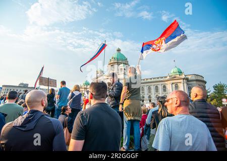 19 maggio 2023, Belgrado, Serbia, protesta dei popoli organizzata dall'opposizione politica che chiede dimissioni di alcuni ministri e pari approccio ai media Foto Stock