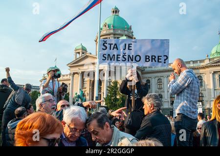 19 maggio 2023, Belgrado, Serbia, protesta dei popoli organizzata dall'opposizione politica che chiede dimissioni di alcuni ministri e pari approccio ai media Foto Stock