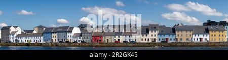 Di fronte alle case Long Walk sulle rive del fiume Corrib, Galway, Irlanda. Foto Stock