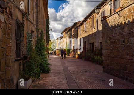 Nelle pittoresche strade di Sovana, Provincia di Grosseto, Toscana, Italia, Europa Foto Stock