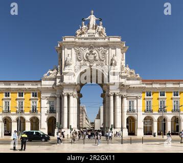 La Praha do Comércio (Commerce Plaza) è un'ampia piazza affacciata sul porto della capitale del Portogallo, Lisbona Foto Stock