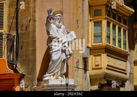 San figura nelle vie secondarie di Valletta, Malta, Mediterraneo, Europa Foto Stock