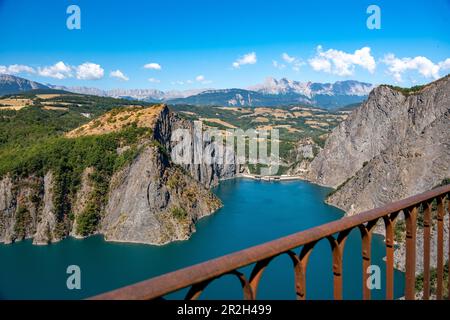 Vista del serbatoio le Drac presso il Belvédère du Petit Train de la Mure, Isère, Francia Foto Stock