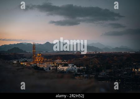 Egitto, Ägypten, Sinai, Sharm El Sheikh, Moschea, Moschea al Sahaba, Moschee, Tramonto, Sonnenuntergang, Meer, Vista, Città Vecchia Foto Stock