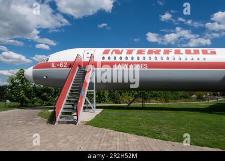 'Lady Agnes', Ilyushin 62 della compagnia aerea Interflug, funge da museo e ufficio di registro, Stölln, Brandeburgo, Germania Foto Stock