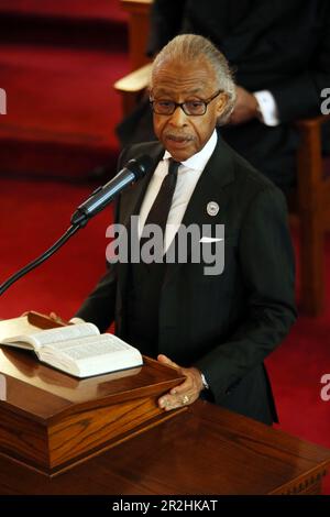 HARLEM, NY - Maggio 19: New York City, al Sharpton insieme a familiari, amici e altri sono venuti a rendere omaggio all'ex-performer Jordan Maurice Caine Neely di New York City mentre è stato elogiato dal Rev. Al Sharpton, presidente & CEO, National Action Network presso la chiesa Battista di Mount Neboh il 19 maggio 2023 ad Harlem, New York. Il suo successivo omicidio soffocante da parte dell'ex Marine Daniel Penny ha portato ad una situazione tesa tra la popolazione e i cittadini sull'uso della forza mortale da parte del cittadino medio. Chris Moore/MediaPunch Credit: MediaPunch Inc/Alamy Live News Foto Stock
