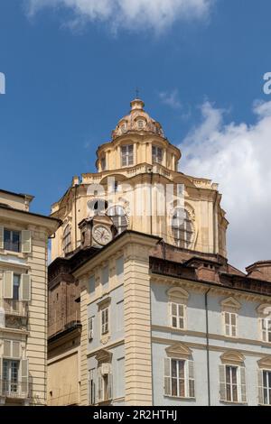Chiesa di San Lorenzo in Piazza Castello, progettata da Guarino Guarini nel 17th ° secolo, Torino, Piemonte, Italia Foto Stock