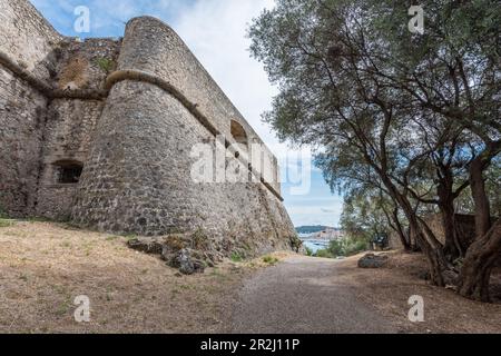 Forte Carré fortezza vicino Antibes che domina la città vecchia di Antibes, Provenza, sud della Francia Foto Stock