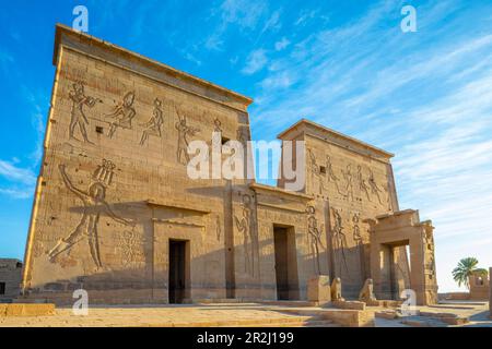 Il Tempio di Iside al complesso del Tempio di Philae, Sito Patrimonio Mondiale dell'UNESCO, Isola di Agilkia, Assuan, Egitto, Nord Africa, Africa Foto Stock