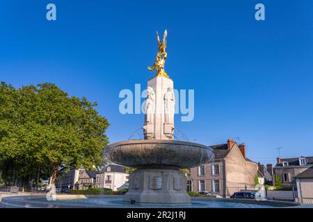 Statua d'oro di un nativo americano con aquila sulla fontana del monumento americano Tours, Tours, Valle della Loira, Francia Foto Stock