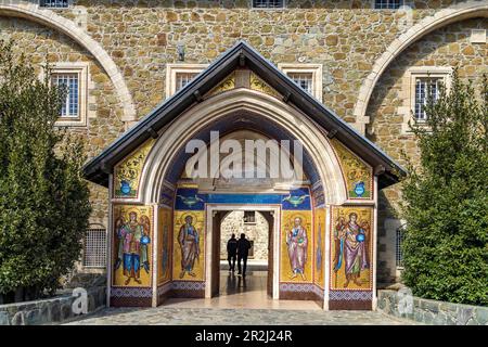 Mosaici all'ingresso del monastero di Kykkos nei Monti Troodos, Cipro, Europa Foto Stock