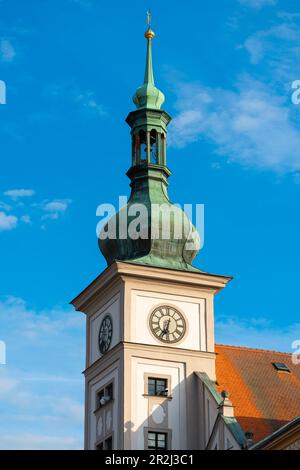 Particolare della torre del Municipio, Piazza del mercato (TG Masaryk Square), Loket, Repubblica Ceca (Czechia), Europa Foto Stock