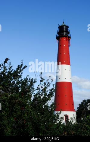 Faro sull'isola di Pellworm, Frisia del Nord, Mare del Nord, Schleswig-Holstein, Germania Foto Stock