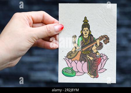 Saraswati, la dea indù della conoscenza, della musica, dell'arte, del discorso, della saggezza, E imparare, Vietnam, Indocina, Sud-est asiatico, Asia Foto Stock