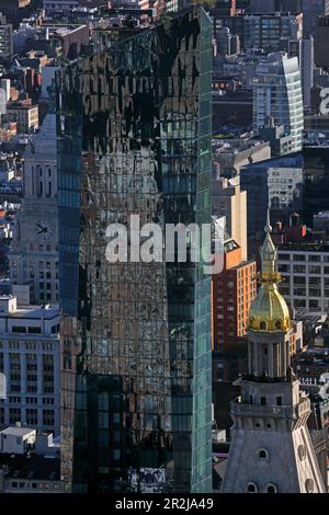Vista dall'Empire state Building della ConEdison Tower (a sinistra), dalla Madison Square Park Tower e dalla MetLife Tower, Manhattan, New York, New York, USA Foto Stock