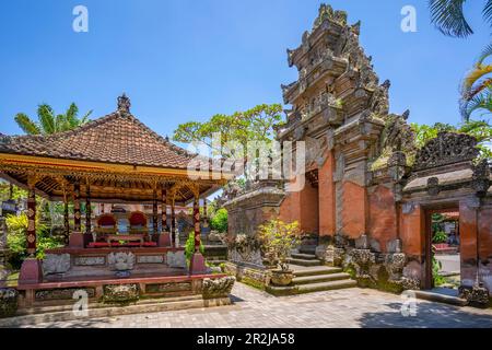 Vista del Palazzo di Ubud, del Tempio di Puri Saren Agung, di Ubud, di Kabupaten Gianyar, di Bali, Indonesia, Asia sud-orientale, Asia Foto Stock