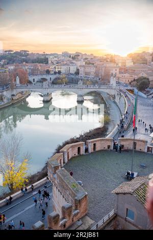 Vista sul fiume Tevere della città di Roma vista dal Castel Sant'Angelo Foto Stock