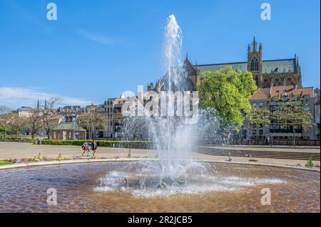 Place de la Comedie con la Cattedrale di Saint-Etienne a Metz, Mosella, Lorena, Grand Est, Alsazia-Champagne-Ardenne-Lorena, Francia Foto Stock