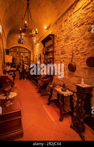 Negozio di antiquariato a San Gimignano, Toscana, Italia, Europa Foto Stock