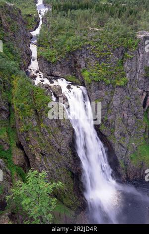 Una delle cascate più alte della Norvegia. Foto Stock