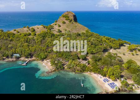 Vista aerea della spiaggia a Pigeon Island National Landmark, Gros Islet Quarter, St. Lucia, Caraibi Foto Stock