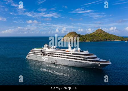 Vista aerea dalla nave da crociera Expedition World Voyager (crociere nicko) con Pigeon Island National Landmark in The Distance, Gros Islet Quarter, St LU Foto Stock