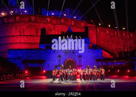 La New Zealand Army Band suona al Royal Edinburgh Military Tattoo 2022 presso l'Edinburgh Castle Esplanade, Edimburgo, Scozia, Regno Unito, E. Foto Stock