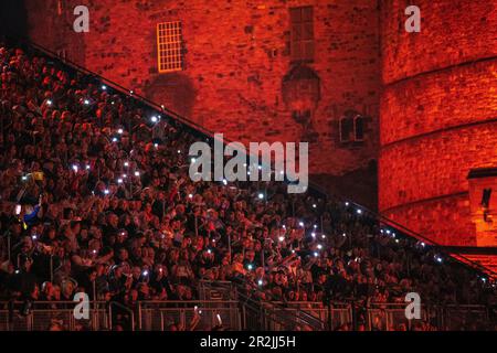Spettatori negli stand del Royal Edinburgh Military Tattoo 2022 presso l'Esplanade del Castello di Edimburgo, Edimburgo, Scozia, Regno Unito, Europa Foto Stock