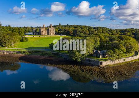 Veduta aerea del Castello di Lews, Stornoway, Lewis e Harris, Ebridi esterne, Scozia, Regno Unito, Europa Foto Stock