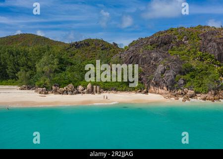 Vista aerea da Anse St Jose Beach, Curieuse Island, Seychelles, Oceano Indiano Foto Stock