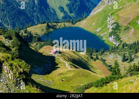 Panorama montano dalla sella indicatrice al Seealpsee, Allgäu Alps, Allgäu, Baviera, Germania, Europa Foto Stock