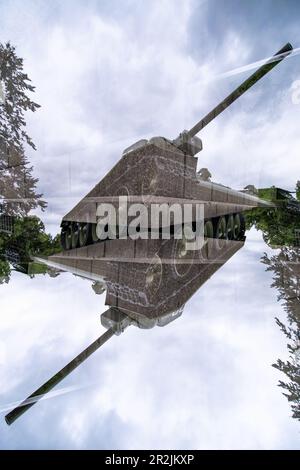 Doppia esposizione di due carri armati a Berlino, Germania. Foto Stock
