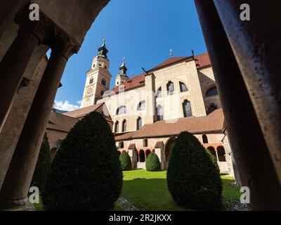 Vista della cattedrale dal chiostro, Bressanone, Alto Adige, Italia Foto Stock