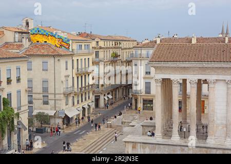 Vista dalla terrazza sul tetto del Restaurant des Carré d'Art - Musée d'art contemporaneo su Maison Carrée, Nimes, Gard, Occitania, Francia Foto Stock