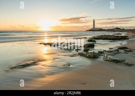 Tramonto al faro, Faro Capo Granitola, Trapani, Sicilia, Italia, Europa Foto Stock