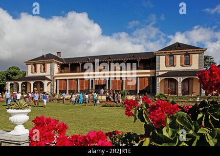 Open House, la gente sul prato di fronte al palazzo presidenziale, Mauritius, Africa Foto Stock